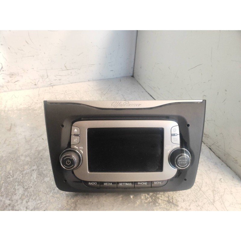 Recambio de sistema audio / radio cd para alfa romeo mito (145) basis (2016) referencia OEM IAM 01561062040 A2C8661980400003405 