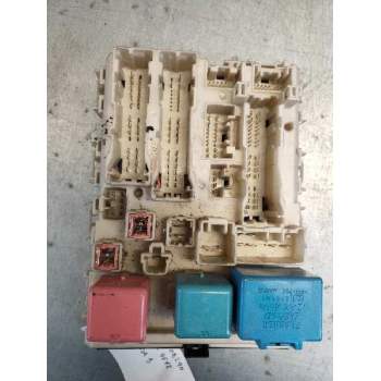 CAJA RELES / FUSIBLES 827300D290 09939F12 8274152050