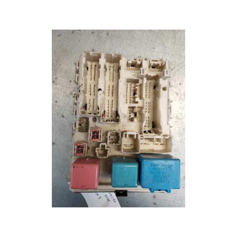 Recambio de caja reles / fusibles para toyota yaris active referencia OEM IAM 827300D290 09939F12 8274152050