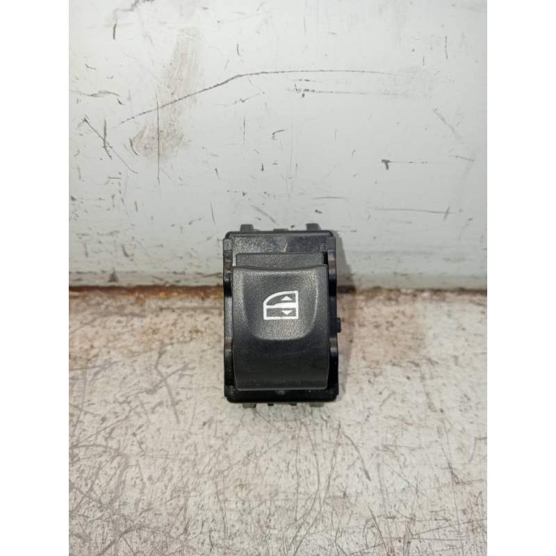 Recambio de mando elevalunas delantero derecho para renault scenic iii expression referencia OEM IAM 809600018R  2009