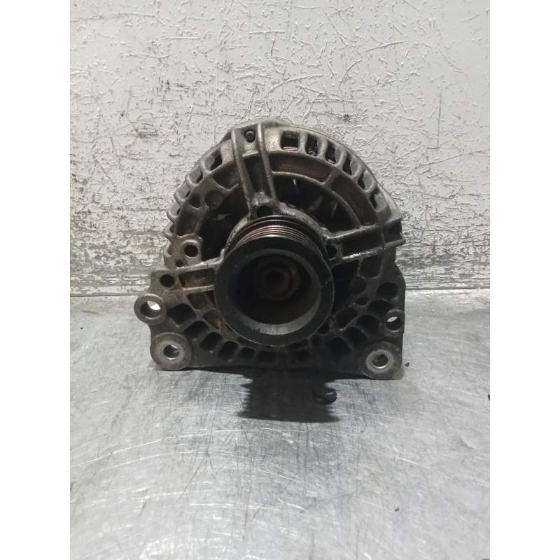 Recambio de alternador para volkswagen polo (6n2) 1.0 referencia OEM IAM 0379030251 0124315083 BOSCH
