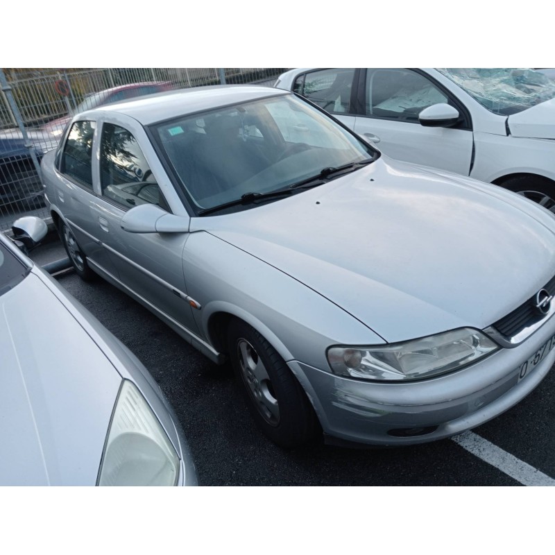 opel vectra b berlina del año 2000