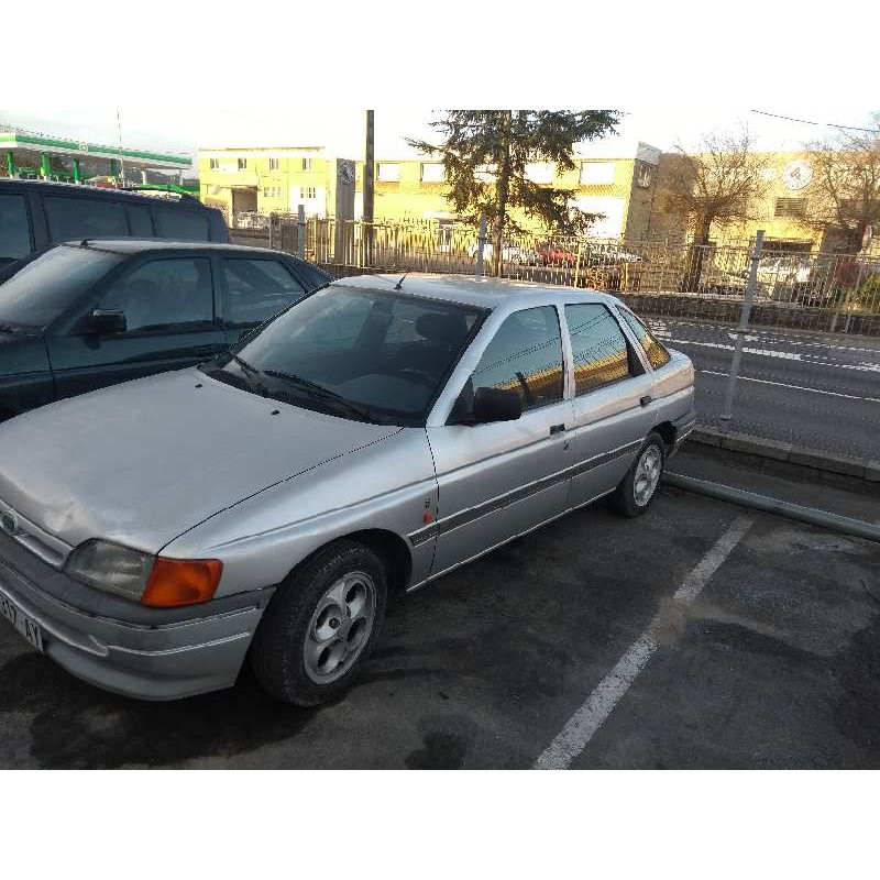 ford escort berlina/turnier del año 1990