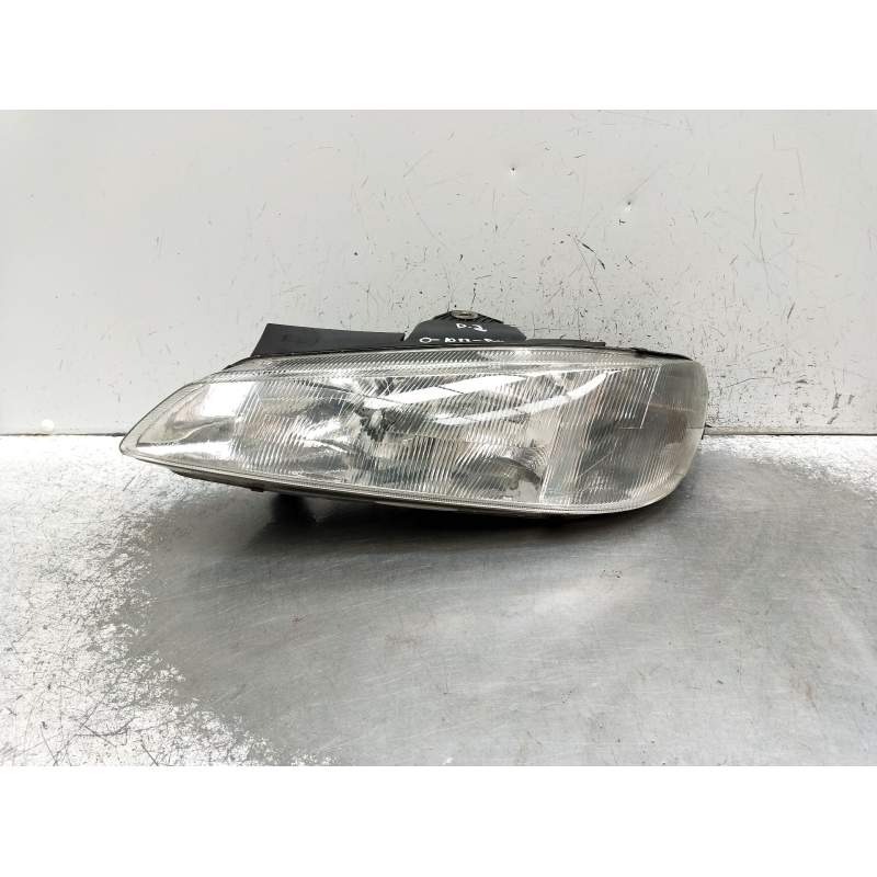Recambio de faro izquierdo para peugeot 406 (8b) 1.9 td referencia OEM IAM 0301037021  1995