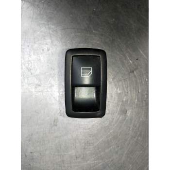 MANDO ELEVALUNAS TRASERO IZQUIERDO A2518200510 03128150. 9051679300 2005