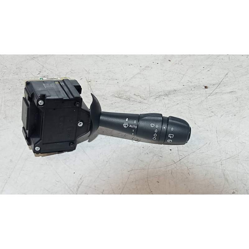 Recambio de mando limpia para renault captur helly hansen referencia OEM IAM 255675887R  