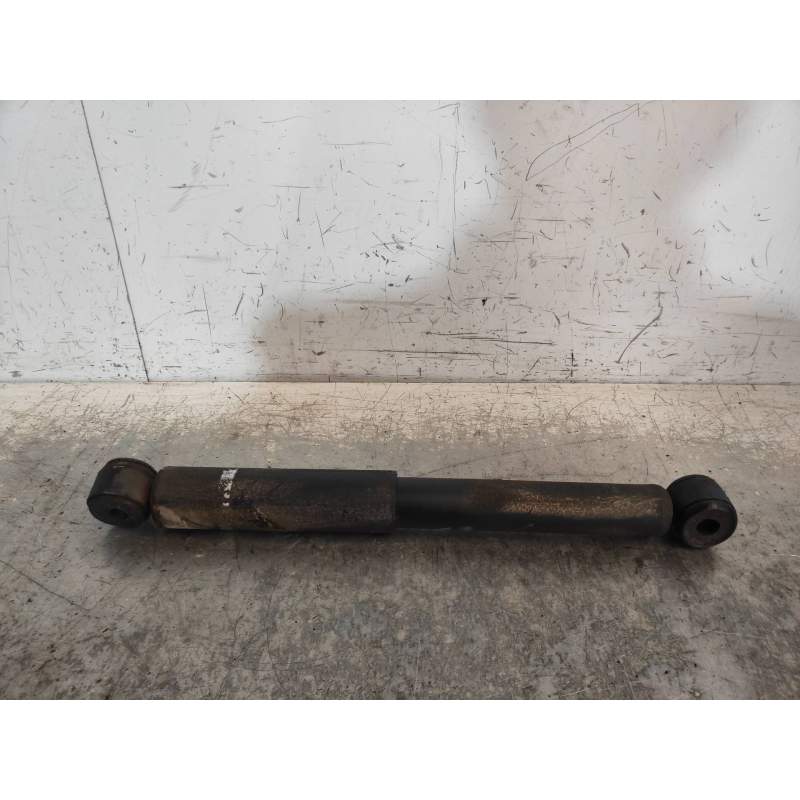 Recambio de amortiguador trasero izquierdo para mitsubishi l 300 (p00) combi referencia OEM IAM   