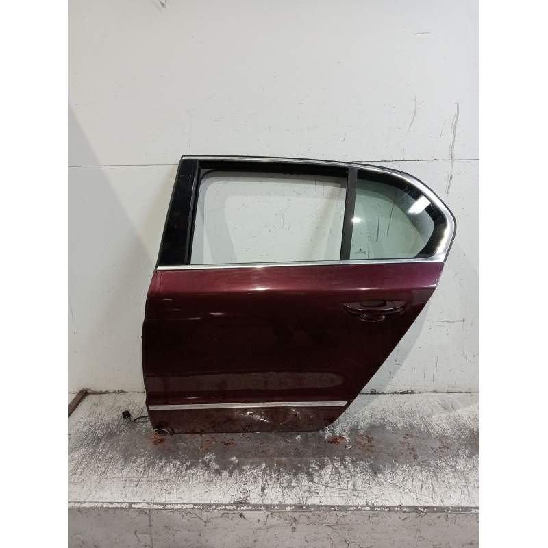 Recambio de puerta trasera izquierda para skoda suberb (3t4) ambition referencia OEM IAM  5P 2008