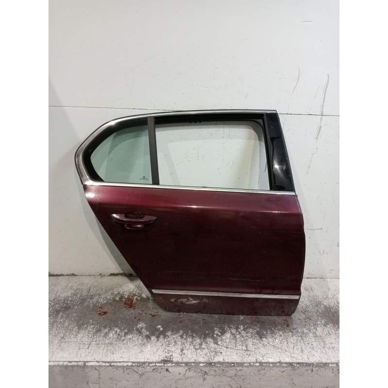Recambio de puerta trasera derecha para skoda suberb (3t4) ambition referencia OEM IAM  5P 2008