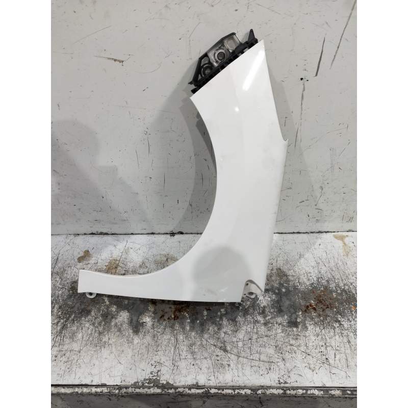 Recambio de aleta delantera izquierda para peugeot 308 referencia OEM IAM   2007