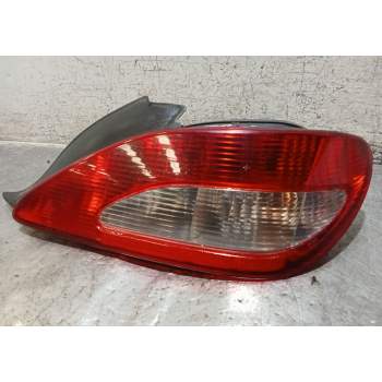 PILOTO TRASERO DERECHO COUPE 2000