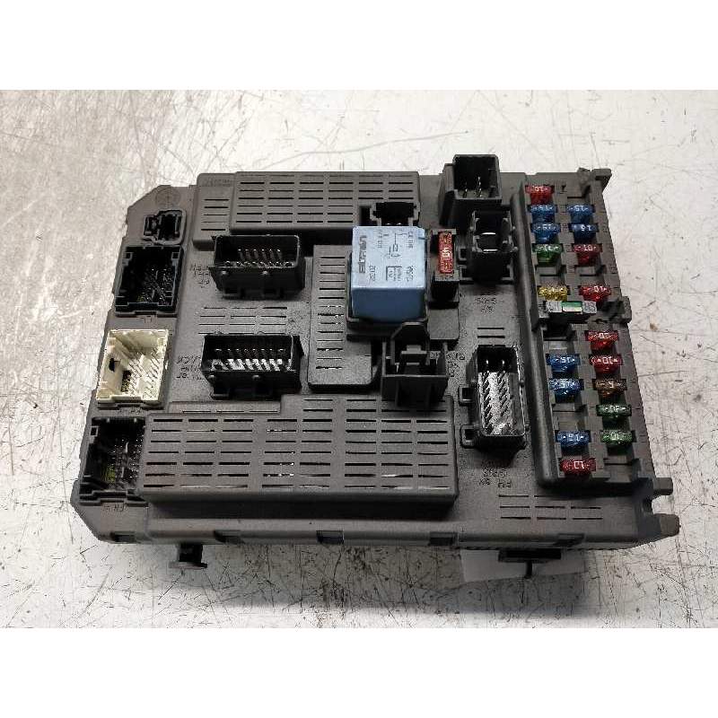 Recambio de caja reles / fusibles para citroën c5 berlina 2.0 hdi sx referencia OEM IAM 9646226880  