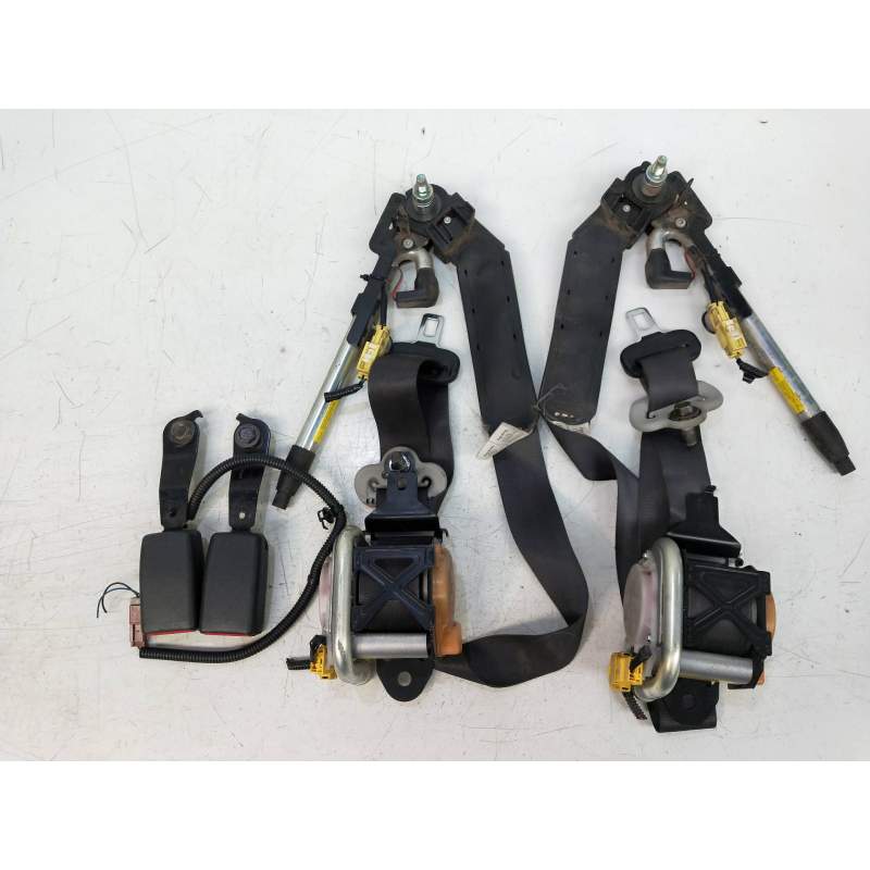 Recambio de juego cinturones delantero para honda jazz (gd1/5) 1.2 live referencia OEM IAM   5P