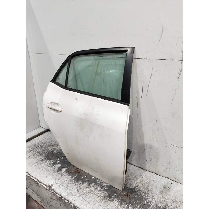 Recambio de puerta trasera derecha para toyota auris active referencia OEM IAM  5P 2010