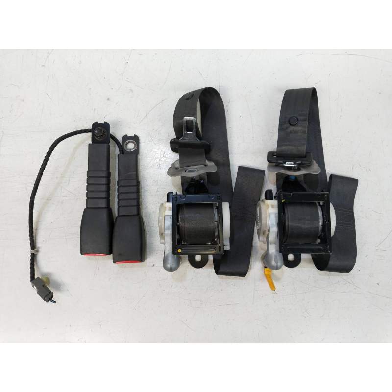 Recambio de juego cinturones delantero para hyundai accent (mc) 1.5 crdi cat referencia OEM IAM  3P 2005