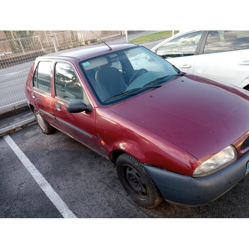 ford fiesta berlina del año 1996