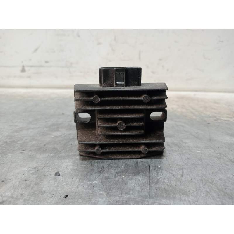 Recambio de modulo electronico para keeway superlight 125 referencia OEM IAM 150 2G2235  REGULADOR DE VOLTAJE