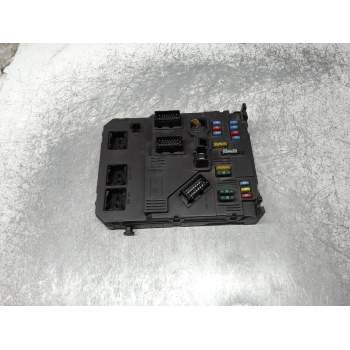 CAJA RELES / FUSIBLES 