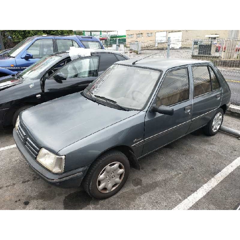 peugeot 205 berlina del año 1992