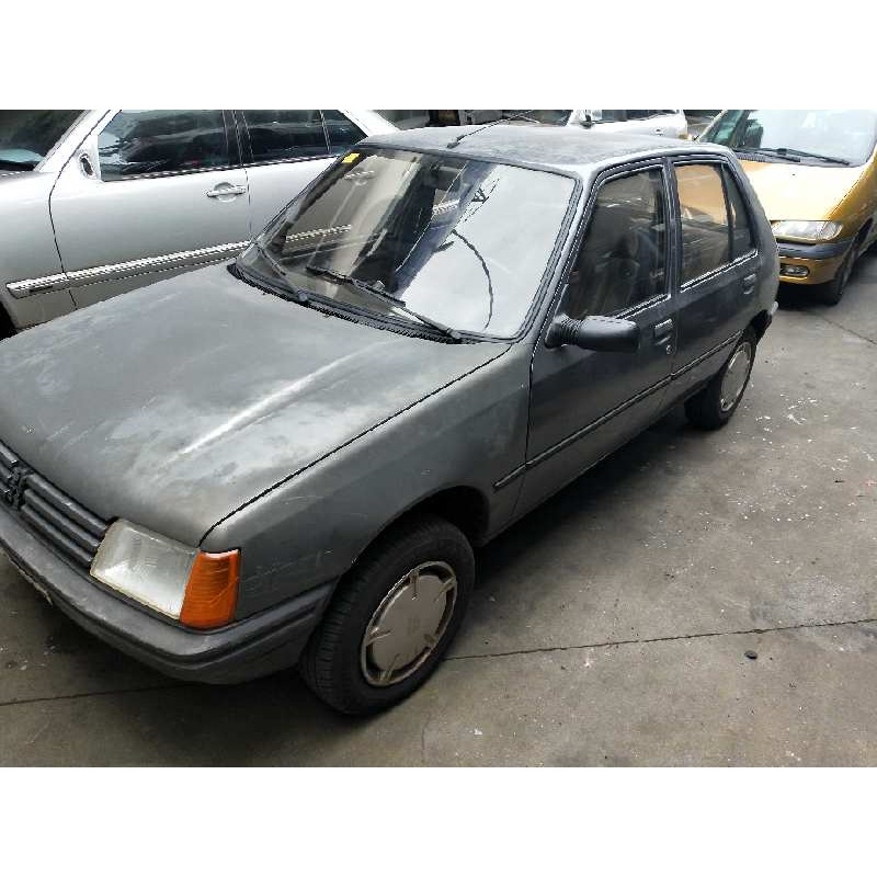 peugeot 205 berlina del año 1989