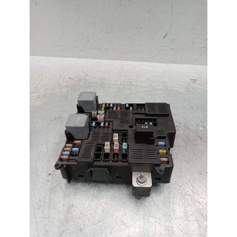 Recambio de caja reles / fusibles para volvo v60 ii (225) d3 referencia OEM IAM 32268453  