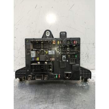 CAJA RELES / FUSIBLES 365927271 1110022AB 13302301 2010