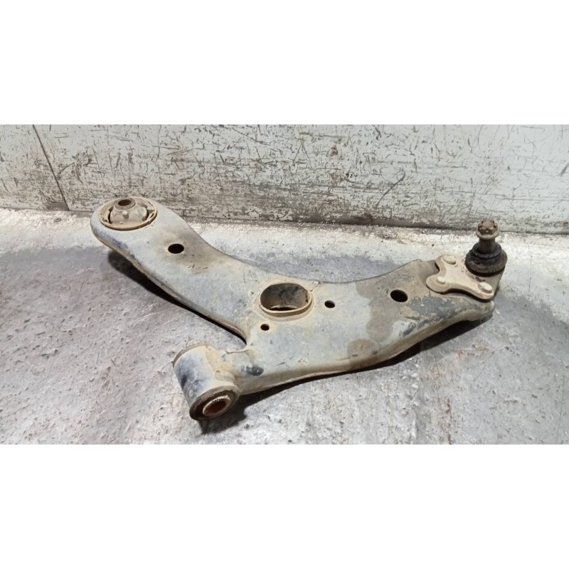 Recambio de brazo suspension inferior delantero izquierdo para toyota auris básico referencia OEM IAM   