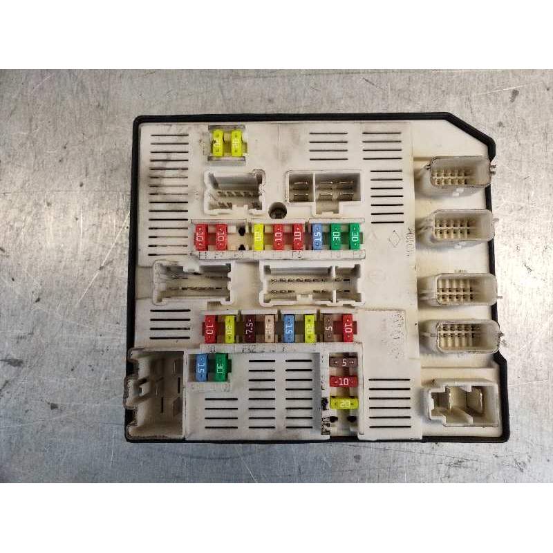 Recambio de caja reles / fusibles para renault megane iii coupe dynamique referencia OEM IAM 284B8372R 19DCI 2008