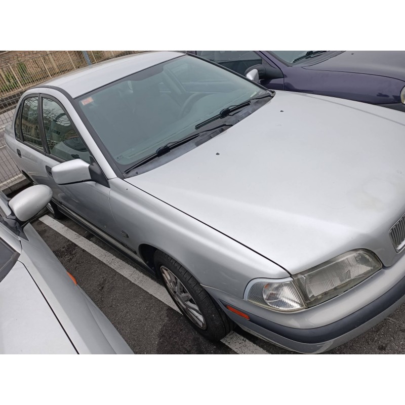 volvo s40 berlina del año 2000