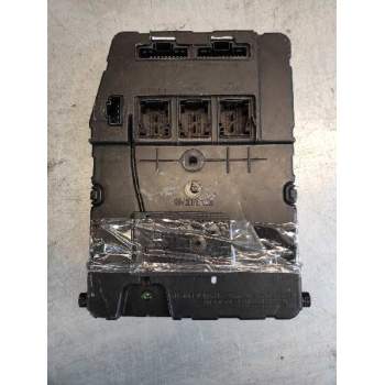 CAJA RELES / FUSIBLES 8200525384 