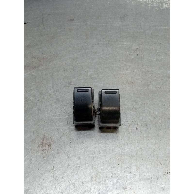 Recambio de mando elevalunas delantero izquierdo para santana 300/350 2.0 tdi 4x4 referencia OEM IAM   04 5P