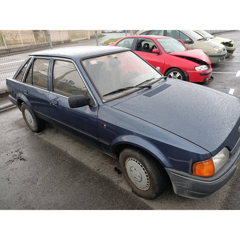 ford escort berlina del año 1986