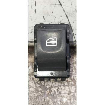 MANDO ELEVALUNAS DELANTERO DERECHO E3017612510A 5P 08