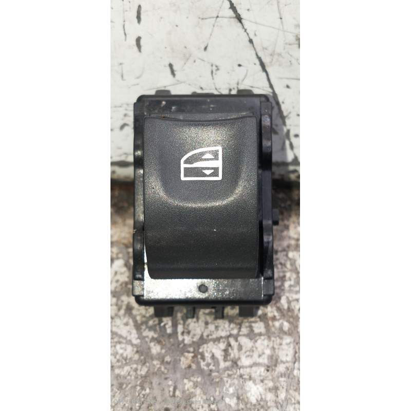 Recambio de mando elevalunas delantero derecho para renault laguna iii 2.0 16v referencia OEM IAM E3017612510A 5P 08