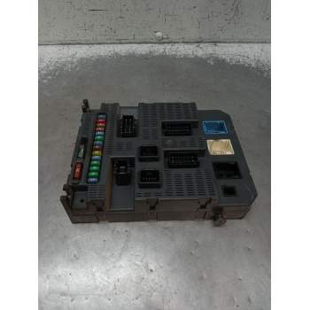 CAJA RELES / FUSIBLES 9663798180 BSI2004 P0200 2007