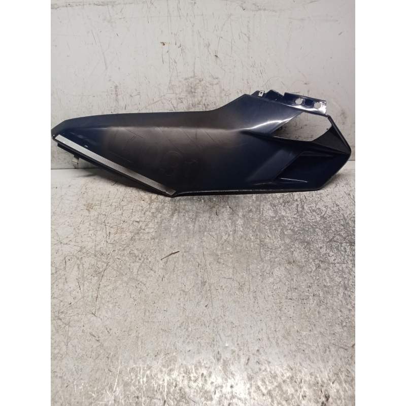 Recambio de molduras delanteras para honda cn cn 250 helix (mf02) referencia OEM IAM LATERAL IZQUIERDO  