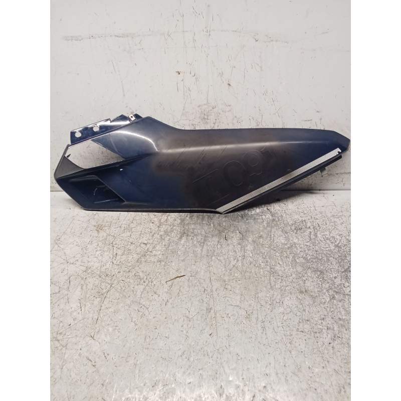 Recambio de molduras delanteras para honda cn cn 250 helix (mf02) referencia OEM IAM lateral derecho  