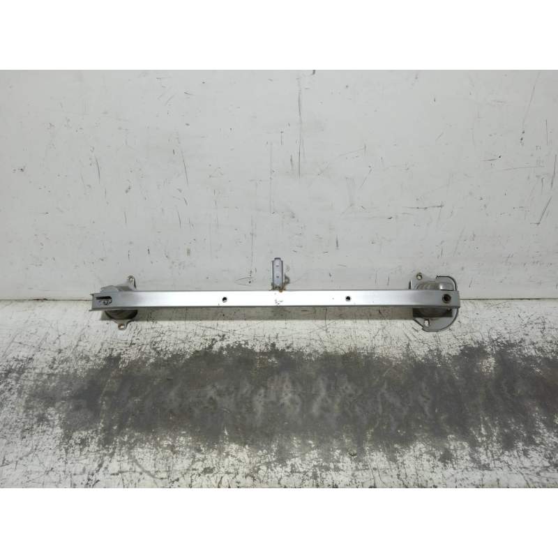 Recambio de refuerzo paragolpes delantero para kia carnival ii 2.9 cdri executive referencia OEM IAM   