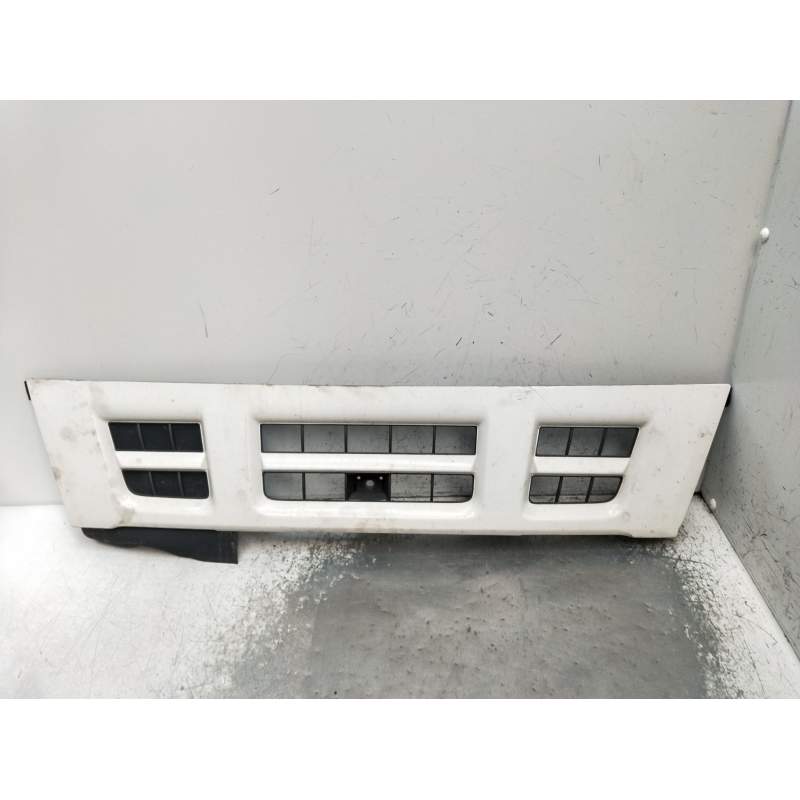Recambio de rejilla delantera para isuzu nkr77 nkr 85e2 referencia OEM IAM   2007