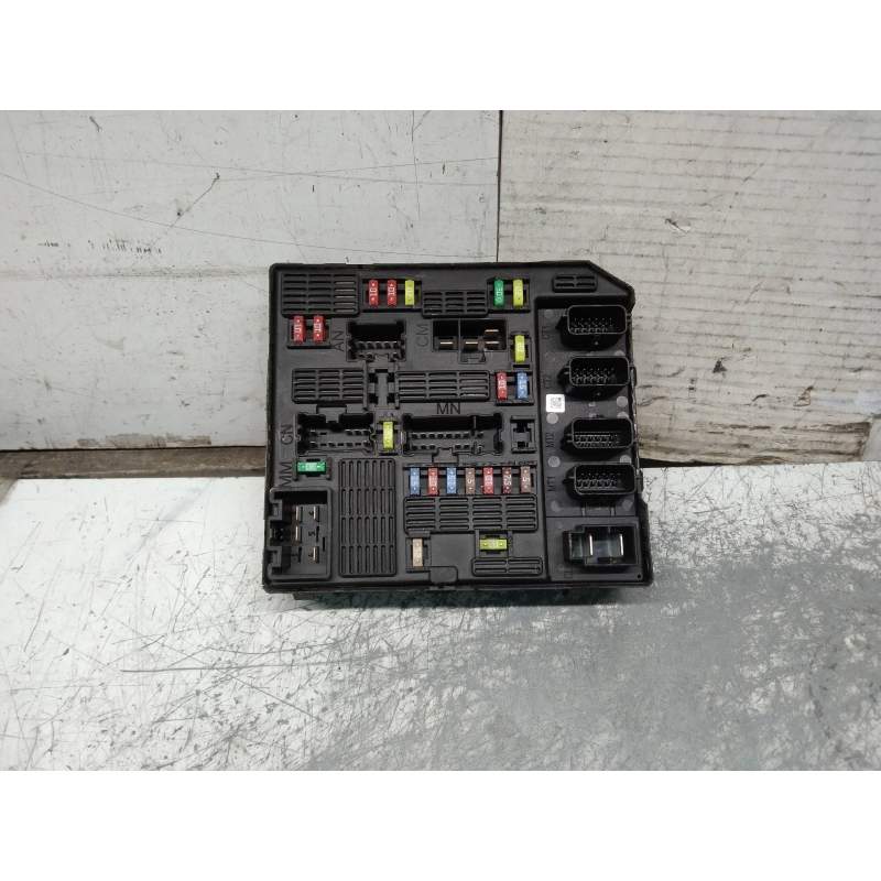 Recambio de caja reles / fusibles para renault scenic iii emotion referencia OEM IAM 284B67924R EF 15DCI 2009