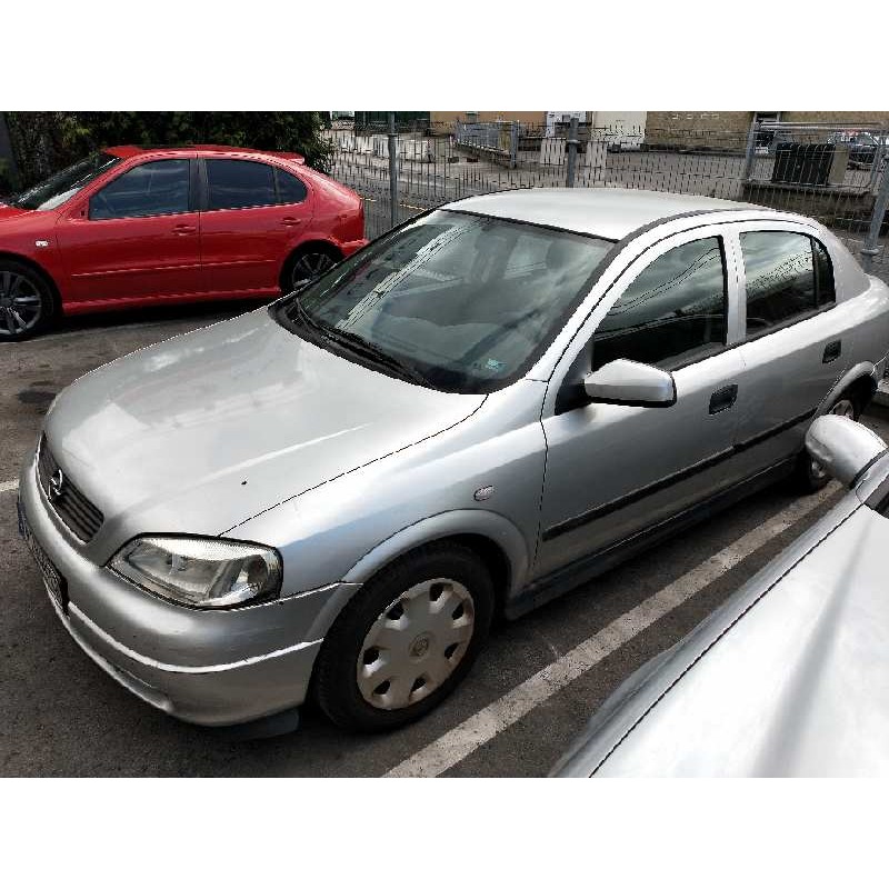 opel astra g berlina del año 2000