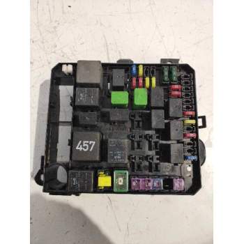 CAJA RELES / FUSIBLES 