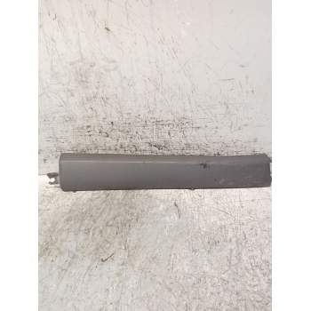 MOLDURA LATERAL DERECHO 