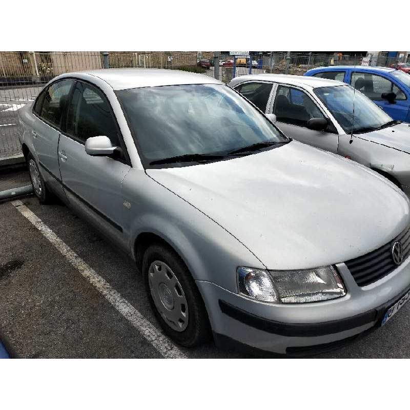 VOLKSWAGEN PASSAT BERLINA (3B2)