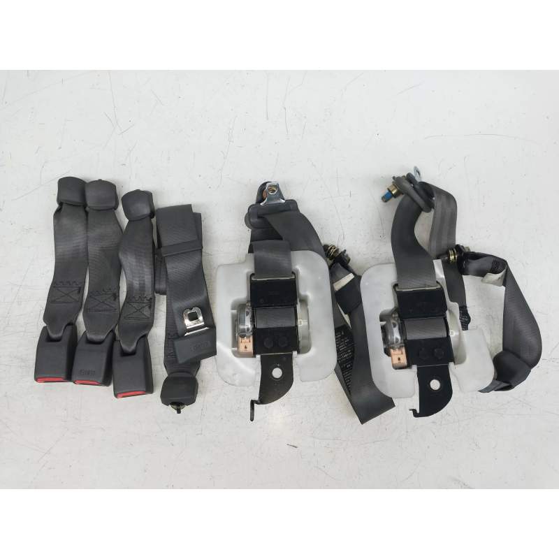 Recambio de juego cinturones trasero para mitsubishi space wagon (n30/n40) 2000 glxi referencia OEM IAM   5P