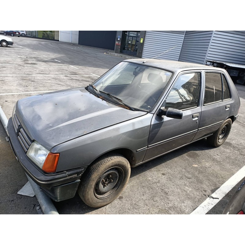 peugeot 205 berlina del año 1987