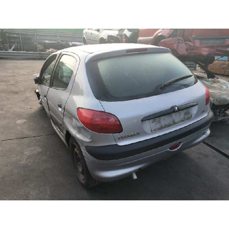 peugeot 206 berlina del año 2001