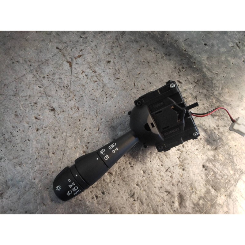 Recambio de mando luces para renault captur life referencia OEM IAM 255676085R  