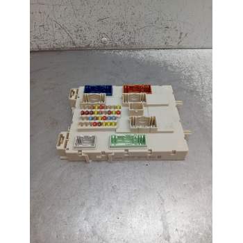 CAJA RELES / FUSIBLES GV6T14A073BF 051017 0E0000 4070007140 599F13F09 2014