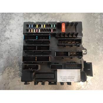 CAJA RELES / FUSIBLES 13112912 22D C/2003